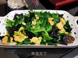 鸡蛋木耳炒韭菜的做法步骤：11