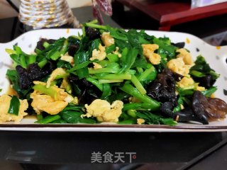 鸡蛋木耳炒韭菜的做法步骤：12