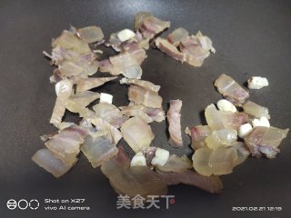 腊肉炒龙须菜的做法步骤：2