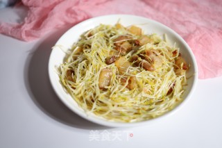 腊肉炒龙须菜的做法步骤：6