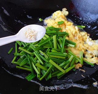 早春美味——蒜苗炒鸡蛋的做法步骤：5