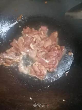 辣椒炒肉的做法步骤：2