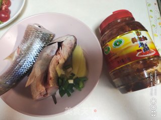 红烧长江鲫鱼的做法步骤：1