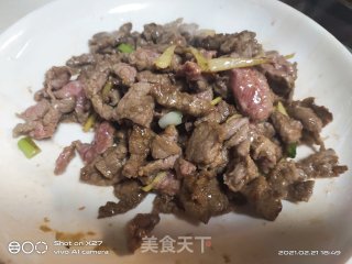 圣女果青椒炒牛肉的做法步骤：3