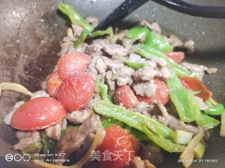 圣女果青椒炒牛肉的做法步骤：5