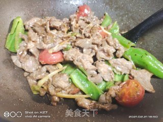 圣女果青椒炒牛肉的做法步骤：7