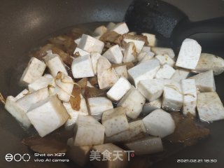 腊肉烧芋头的做法步骤：3
