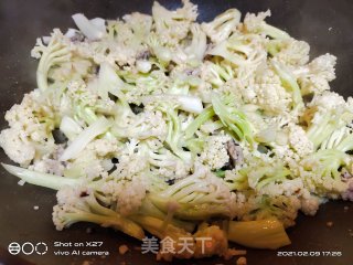 香菇肉末炒花菜的做法步骤：3