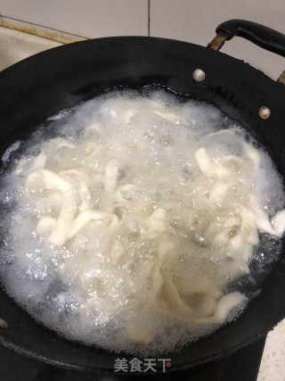 水煮鱼刀削面的做法步骤：1