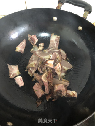 辣椒爆香板鸭的做法步骤：3