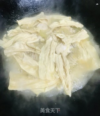 鸡肉焖腐竹的做法步骤：6