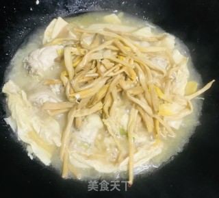 鸡肉焖腐竹的做法步骤：7