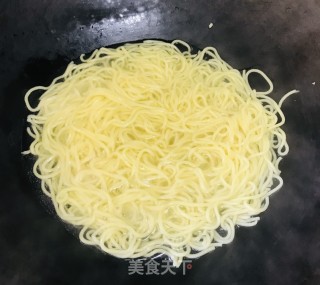 鸡肉车仔面的做法步骤：3