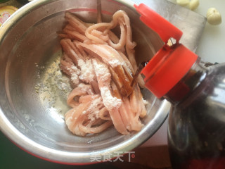 韭黄炒肉丝的做法步骤：1