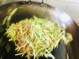 韭黄炒肉丝的做法步骤：8