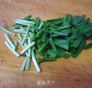 虾皮韭菜蛋炒饭的做法步骤：2