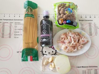 和风鸡肉蘑菇奶油意面的做法步骤：1