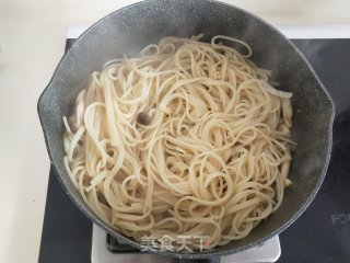 和风鸡肉蘑菇奶油意面的做法步骤：8