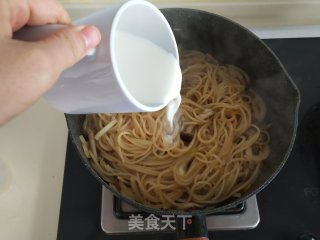 和风鸡肉蘑菇奶油意面的做法步骤：10