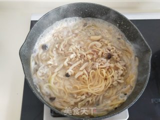 和风鸡肉蘑菇奶油意面的做法步骤：11