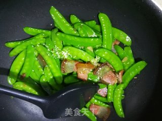 腊肉炒荷兰豆的做法步骤：6