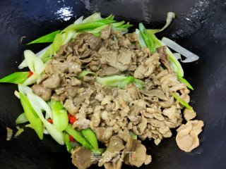 葱爆羊肉的做法步骤：14