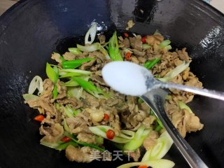 葱爆羊肉的做法步骤：15