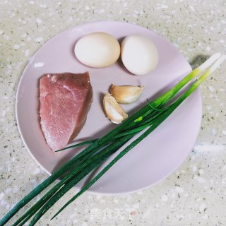 肉末鸡蛋羹的做法步骤：1