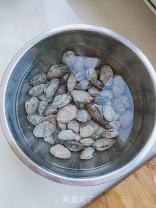 酱香花蛤的做法步骤：1
