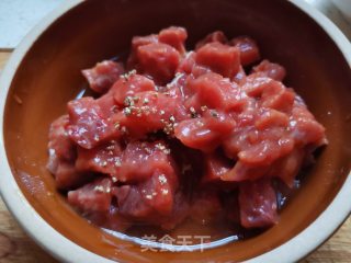 孜然牛肉粒的做法步骤：2