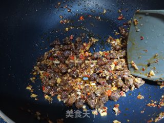 孜然牛肉粒的做法步骤：12