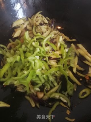 茄子尖椒丝儿的做法步骤：6