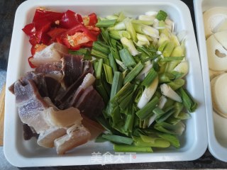 云南火腿炒春笋的做法步骤：1