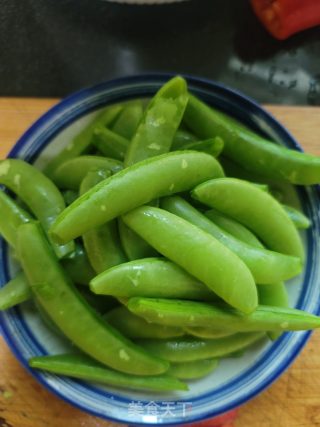 甜豆炒八爪鱼的做法步骤：3