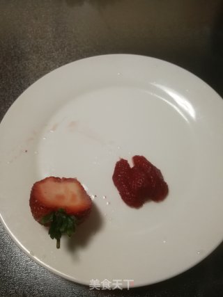 小猫钓鱼草莓果盘的做法步骤：2