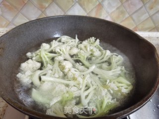 牛柳炒花菜的做法步骤：8