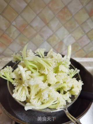 牛柳炒花菜的做法步骤：9