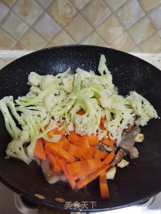 牛柳炒花菜的做法步骤：14