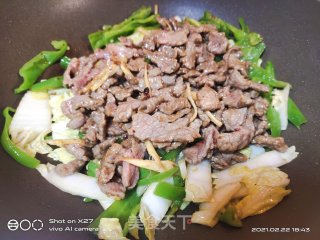 青椒白菜炒牛肉的做法步骤：6