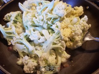 腊味蒜叶炒花菜的做法步骤：7