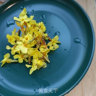 “早春美味”迎春花拌菠菜的做法步骤：2