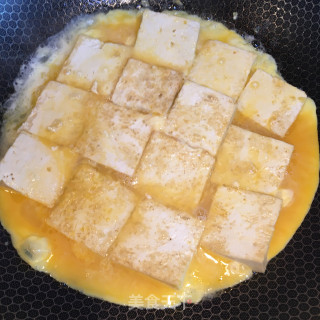 蒜香鸡蛋煎豆腐的做法步骤：7