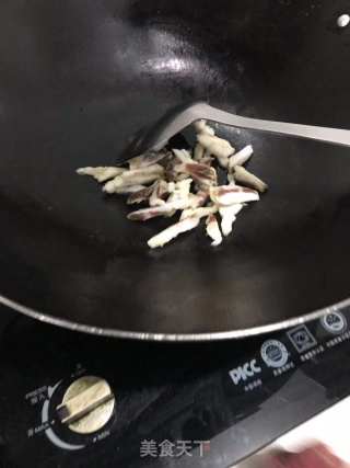 咸肉炒西兰花的做法步骤：1