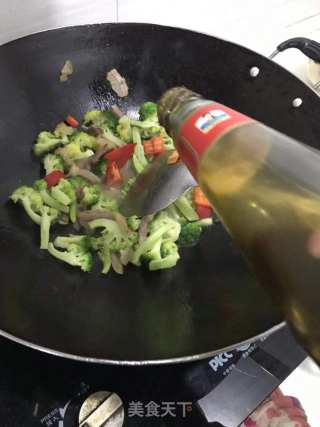 咸肉炒西兰花的做法步骤：5
