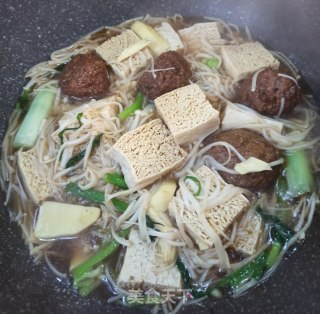 冻豆腐金针菇烩肉圆的做法步骤：5
