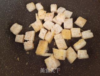 酸奶水果拌土司粒的做法步骤：6