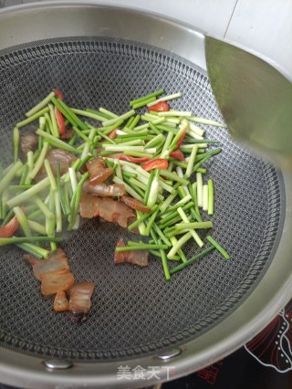 酱香蒜苔炒腊肉的做法步骤：6