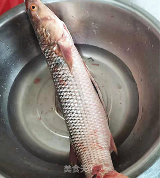 红烧梭鱼的做法步骤：1