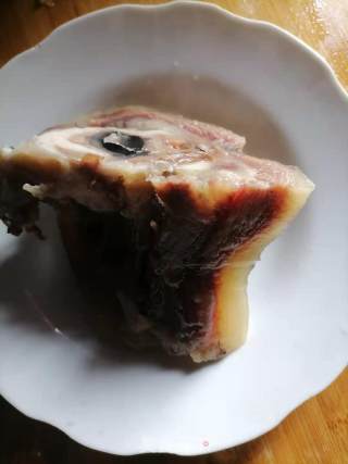 芹菜炒牛头肉的做法步骤：1