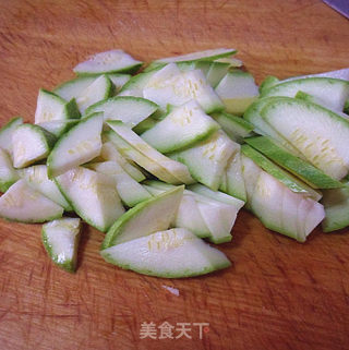 肉炒小西葫的做法步骤：2
